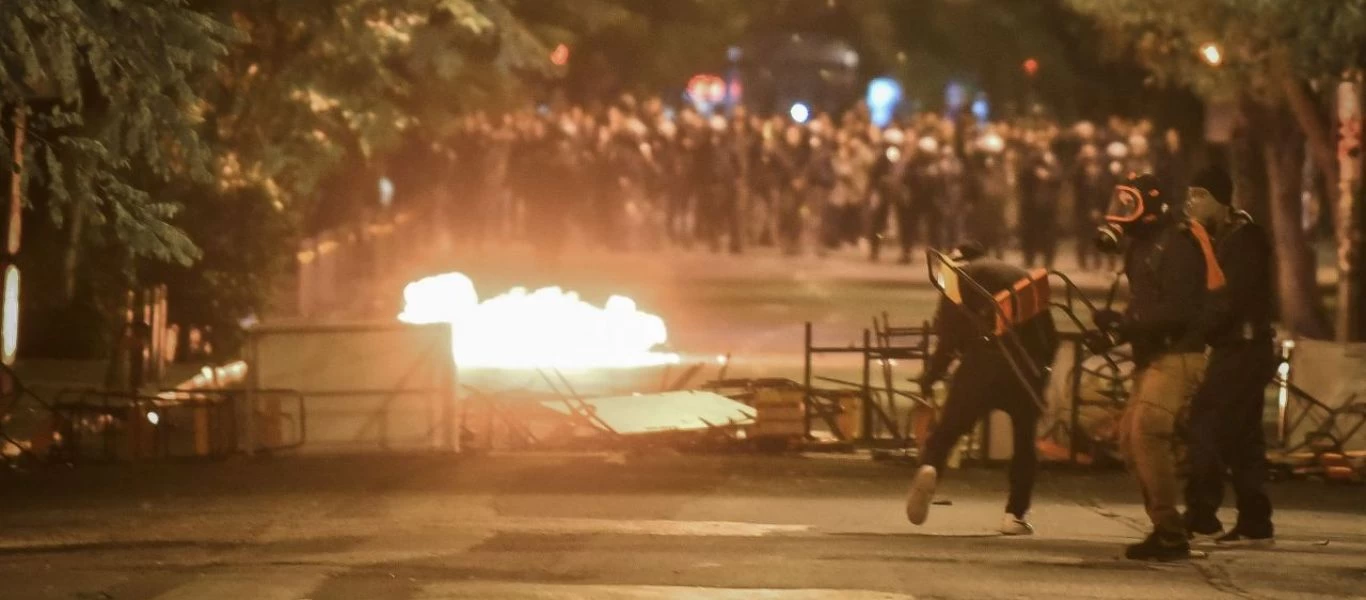 Επεισόδια στο κέντρο της Αθήνας σε πορεία αριστερών οργανώσεων
